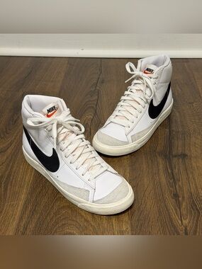 Nike Blazer Mid 77 Men’s White & Black High-Top Sneakers  size 7.5
